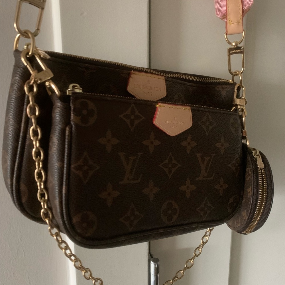 Louis Vuitton
Cloth crossbody bag
Very good condition
Brown, Cloth